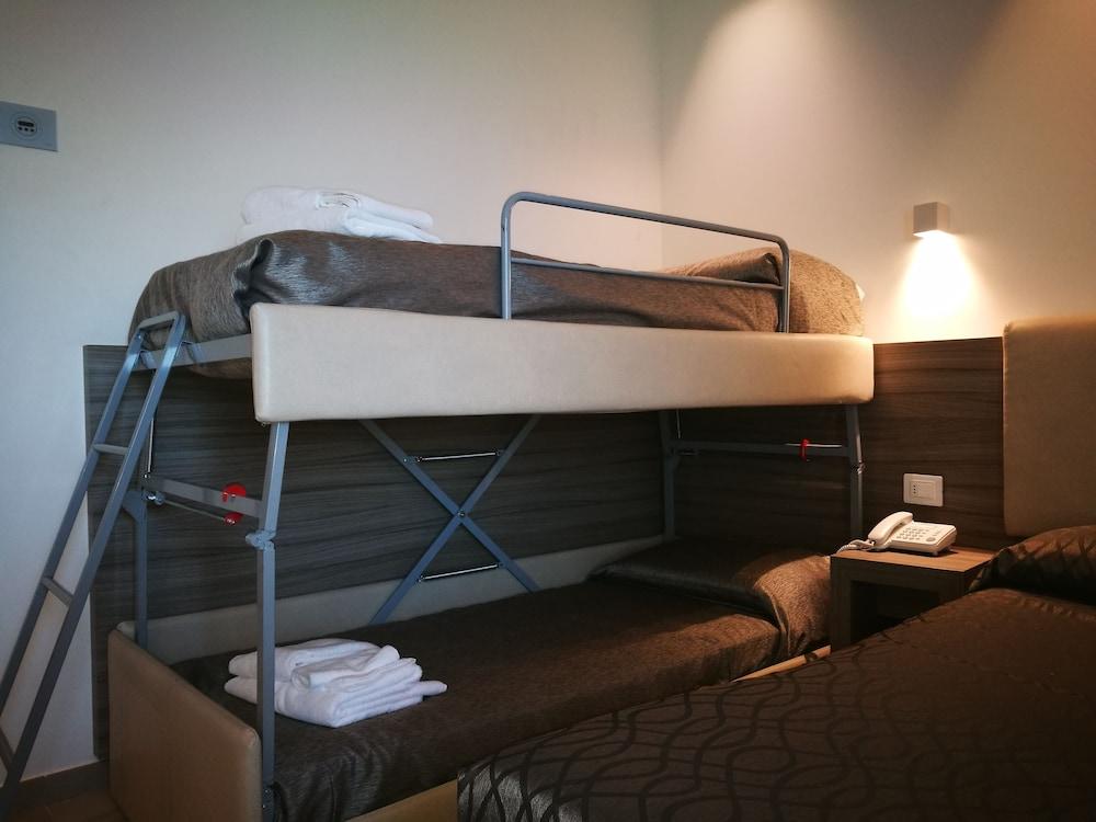 Hotel Santa Caterina Village Club Скалеа Екстериор снимка