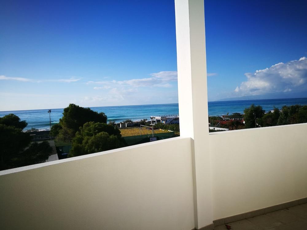 Hotel Santa Caterina Village Club Скалеа Екстериор снимка