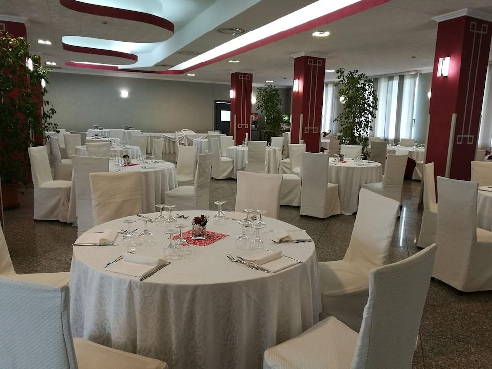 Hotel Santa Caterina Village Club Скалеа Екстериор снимка