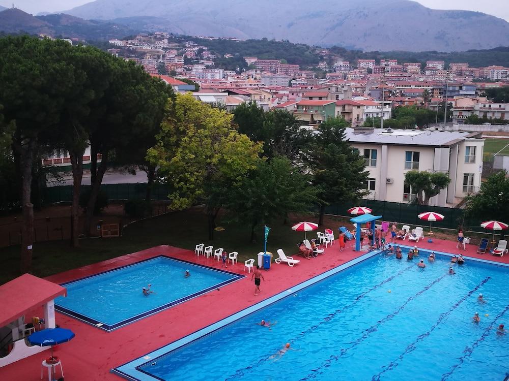 Hotel Santa Caterina Village Club Скалеа Екстериор снимка