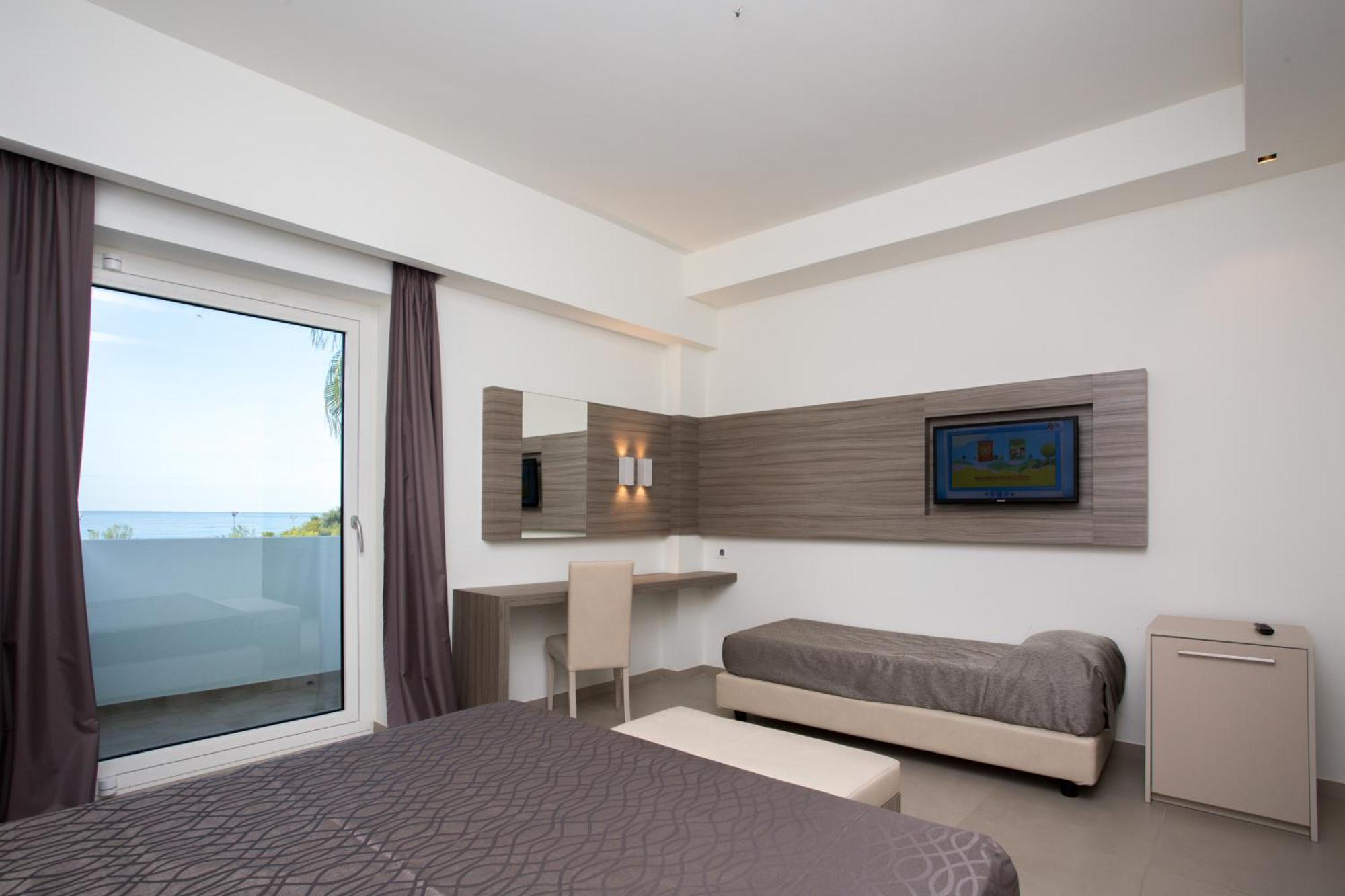 Hotel Santa Caterina Village Club Скалеа Екстериор снимка