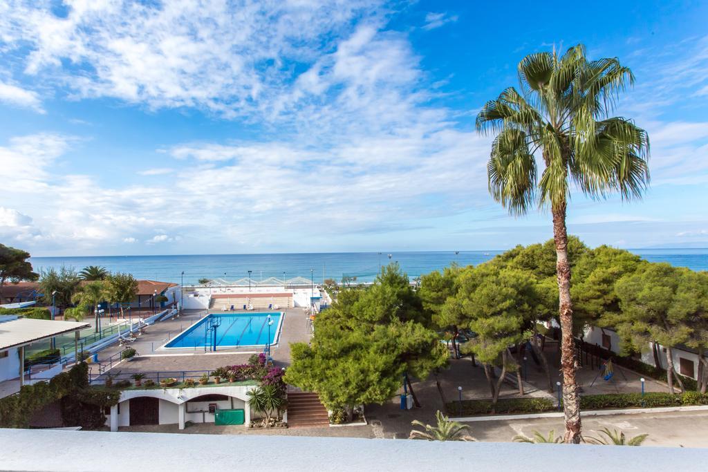 Hotel Santa Caterina Village Club Скалеа Екстериор снимка