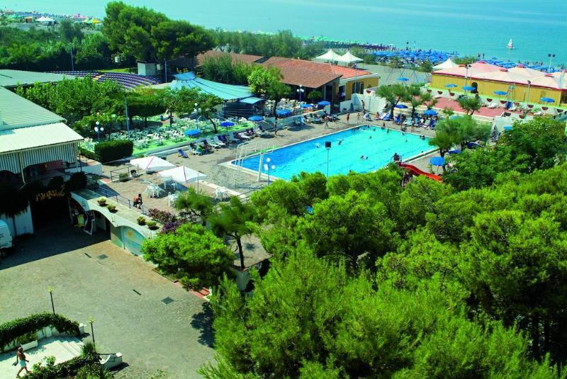 Hotel Santa Caterina Village Club Скалеа Екстериор снимка