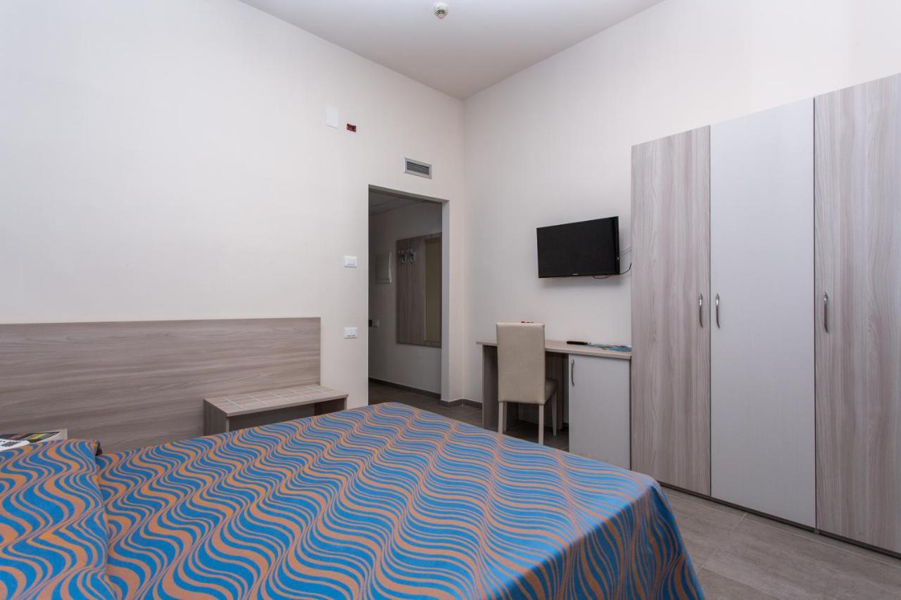Hotel Santa Caterina Village Club Скалеа Екстериор снимка
