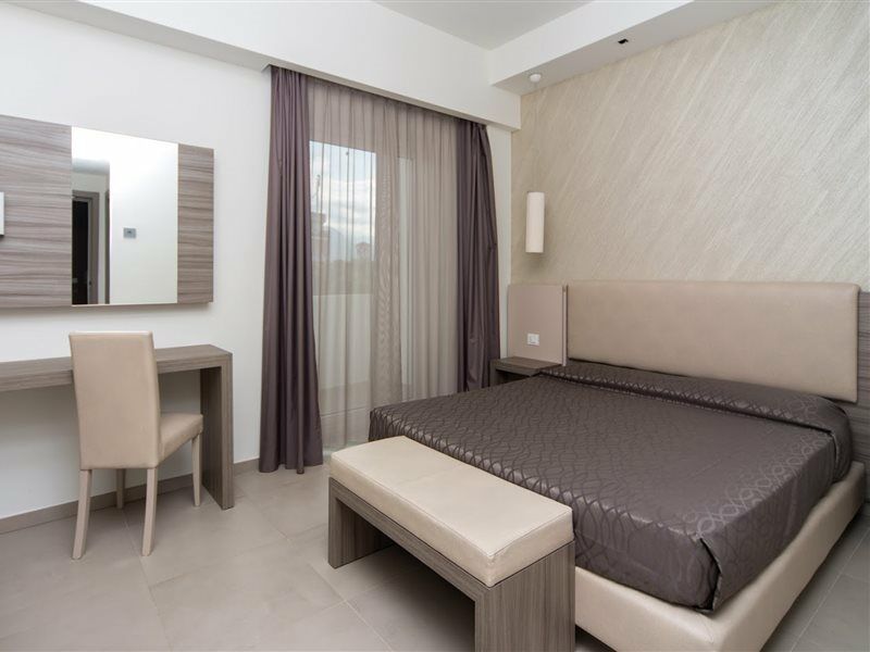 Hotel Santa Caterina Village Club Скалеа Екстериор снимка