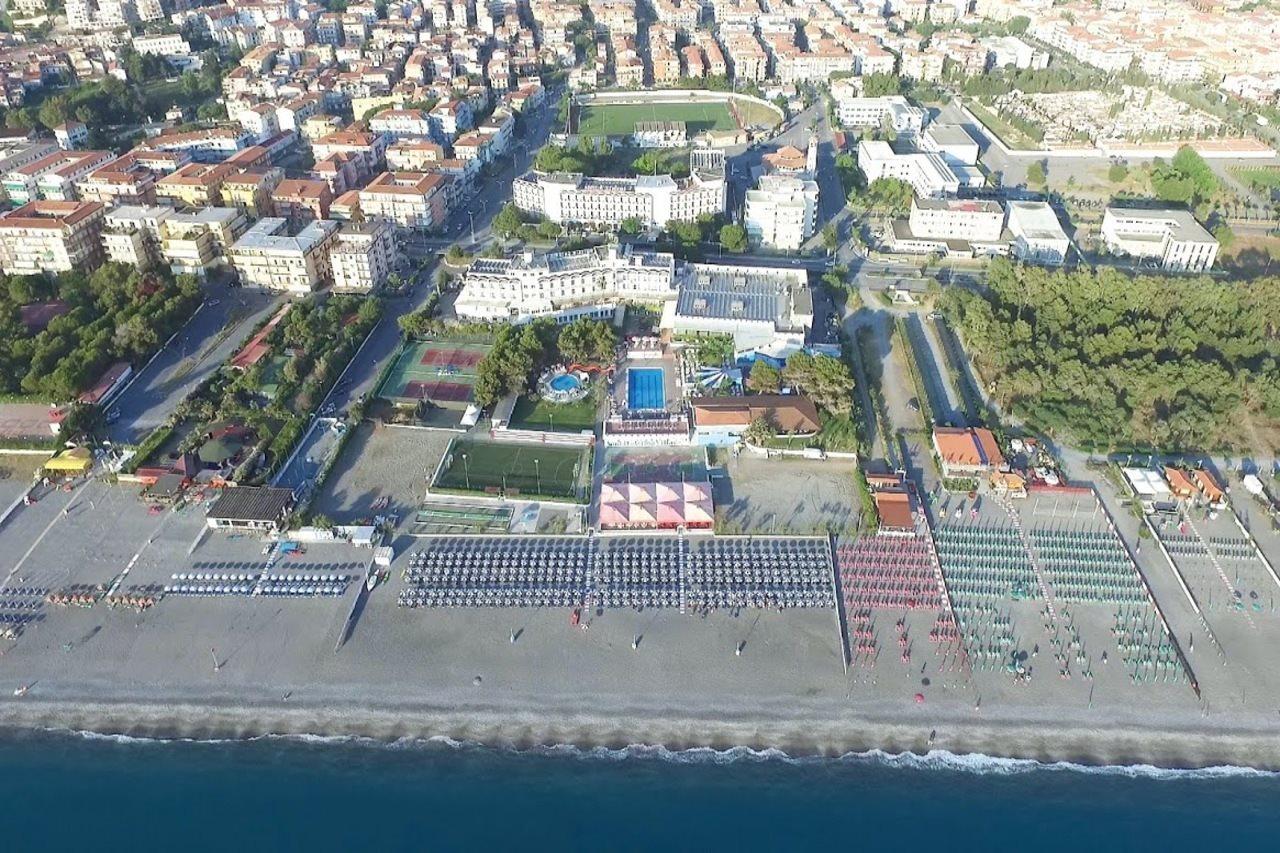 Hotel Santa Caterina Village Club Скалеа Екстериор снимка