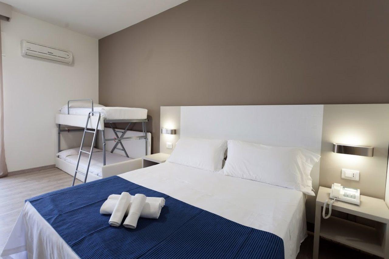 Hotel Santa Caterina Village Club Скалеа Екстериор снимка